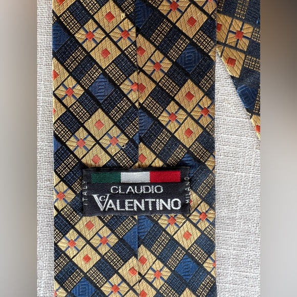 2/$25💙Vintage Claudio Valentino Man Silk Tie - Picture 2 of 4